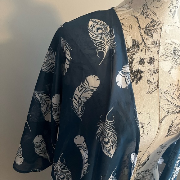 LuLaRoe teak white leaf pattern shear Shirley cover cardigan size small - Picture 2 of 7